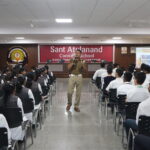 देवानंद बरनवाल ने ट्रैफिक नियमों की जानकारी दी