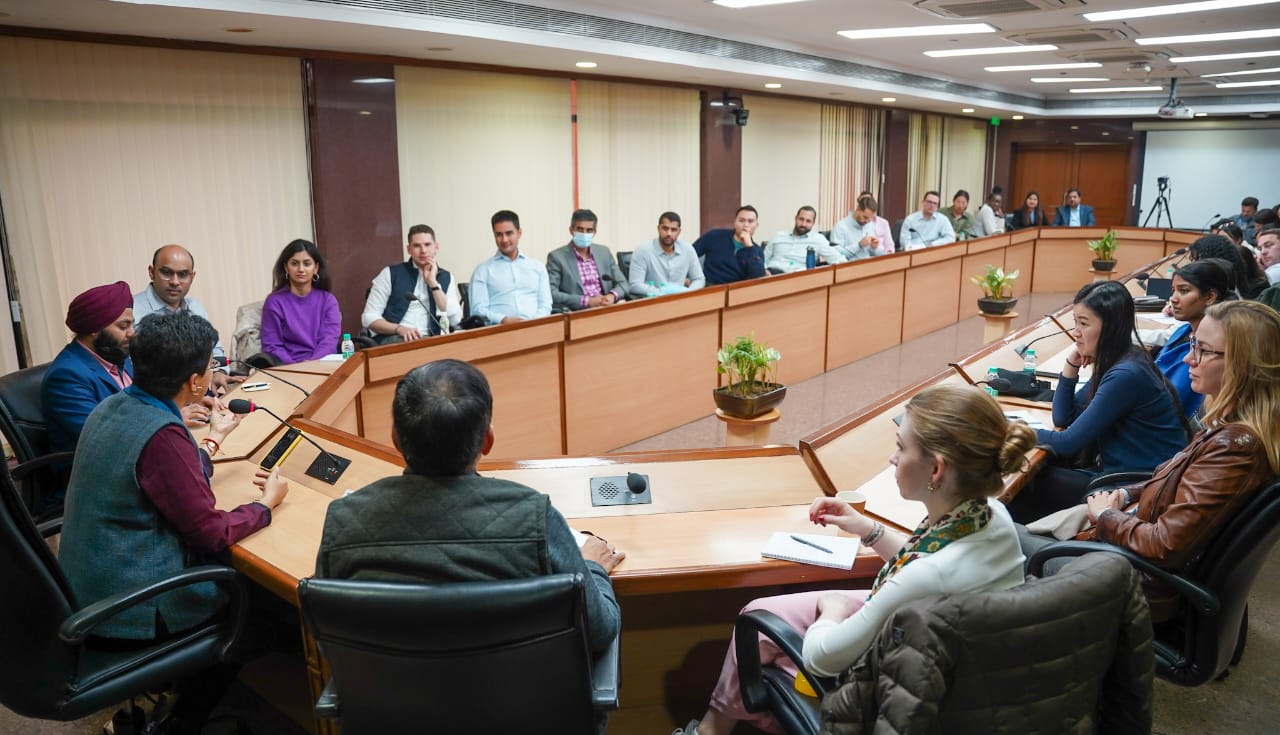 शिक्षा मंत्री आतिशी ने Wharton School, University of Pennsylvania के 30 एमबीए स्टूडेंट्स के साथ की चर्चा 2 Wharton School, University of Pennsylvania के 30 एमबीए स्टूडेंट्स के साथ चर्चा