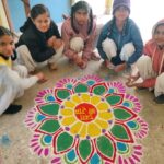 Rangoli प्रतियोगिता में छात्राओं ने रामोत्सव का संदेश दिया