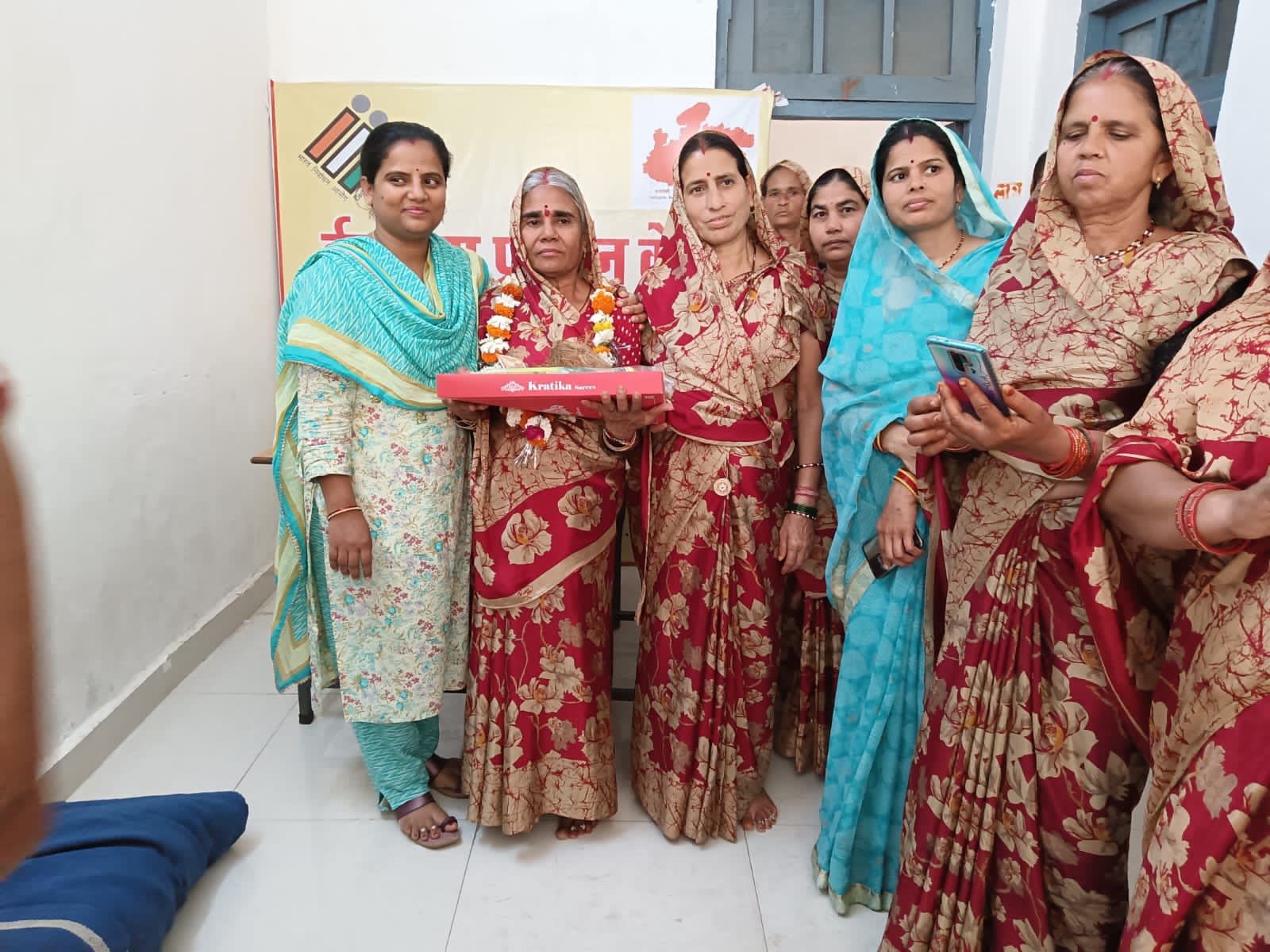 भितरवार: Anganwadi कार्यकर्ताओं ने भव्य विदाई समारोह आयोजित किया 2 भितरवार: Anganwadi कार्यकर्ताओं ने भव्य विदाई समारोह आयोजित