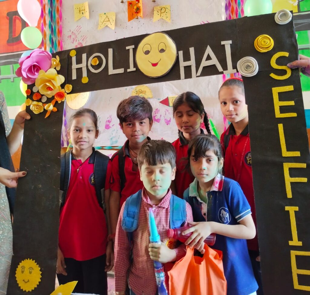 ADM School Bhitarwar में रंग पंचमी का उत्सव धूमधाम से मनाया गया 3 ADM School Bhitarwar में रंग पंचमी का उत्सव धूमधाम से मनाया