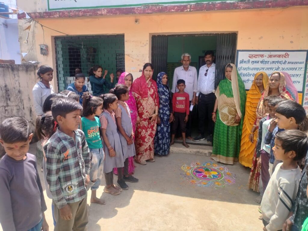 Awareness campaign: घाटी गांव में नए नए तरीके से मतदाताओं को किया जा रहा जागरूक 2 Awareness campaign: घाटी गांव में नए नए तरीके से मतदाताओं को किया जा रहा जागरूक