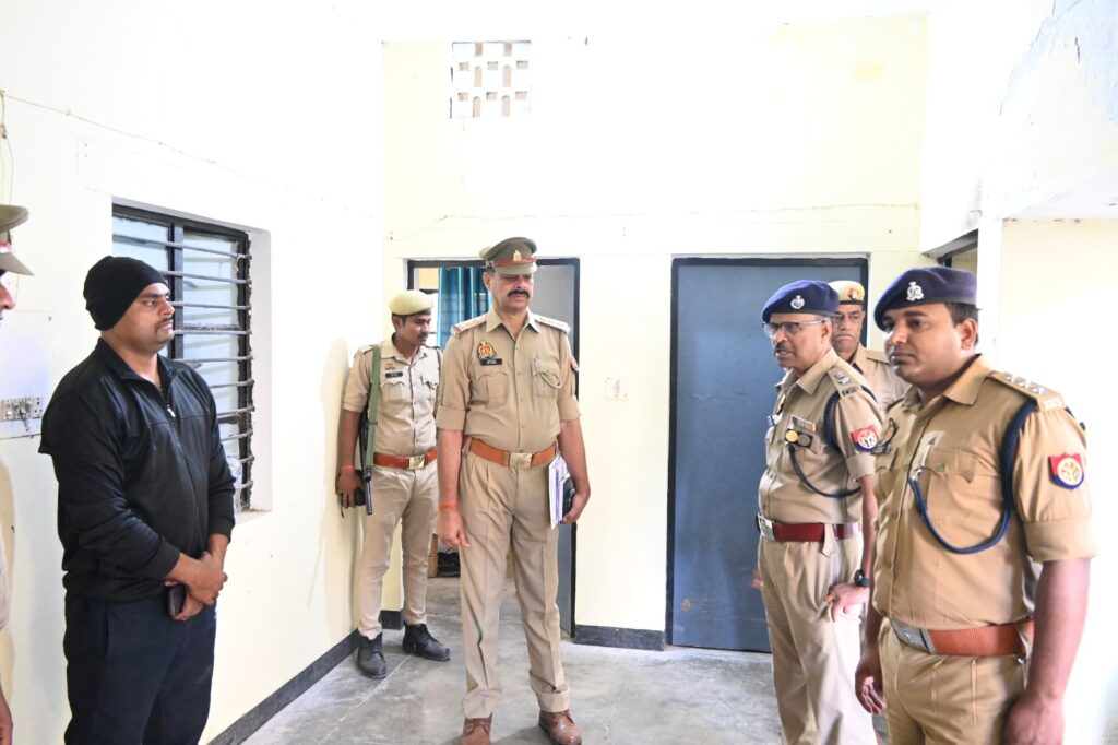 Chitrakoot News: SP चित्रकूट ने परेड ग्राउण्ड का निरीक्षण किया 