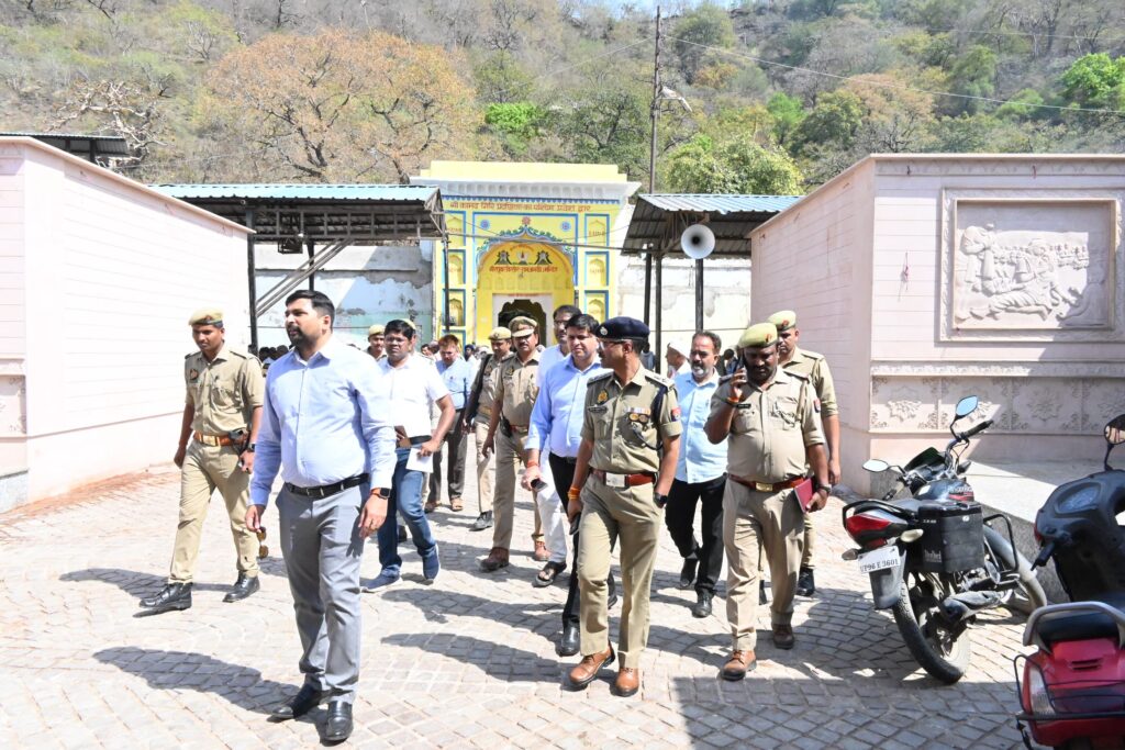 Somvati Amavasya Mela Chitrakoot: डीएम व एसपी चित्रकूट ने सोमवती अमावस्या मेला का भ्रमण कर सम्पूर्ण व्यवस्थाओं का निरीक्षण किया 3 Somvati Amavasya Mela Chitrakoot: डीएम व एसपी चित्रकूट ने सोमवती अमावस्या मेला का भ्रमण कर सम्पूर्ण व्यवस्थाओं का निरीक्षण किया