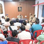 Chitrakoot News: पुलिस अधीक्षक चित्रकूट द्वारा कर्वी शहर के सर्राफा व्यापारियों के साथ की गोष्ठी