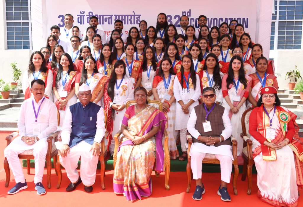 राष्ट्रपति ने Mohanlal Sukhadia University के 32वें दीक्षांत समारोह को किया संबोधित 2 Mohanlal Sukhadia University Convocation