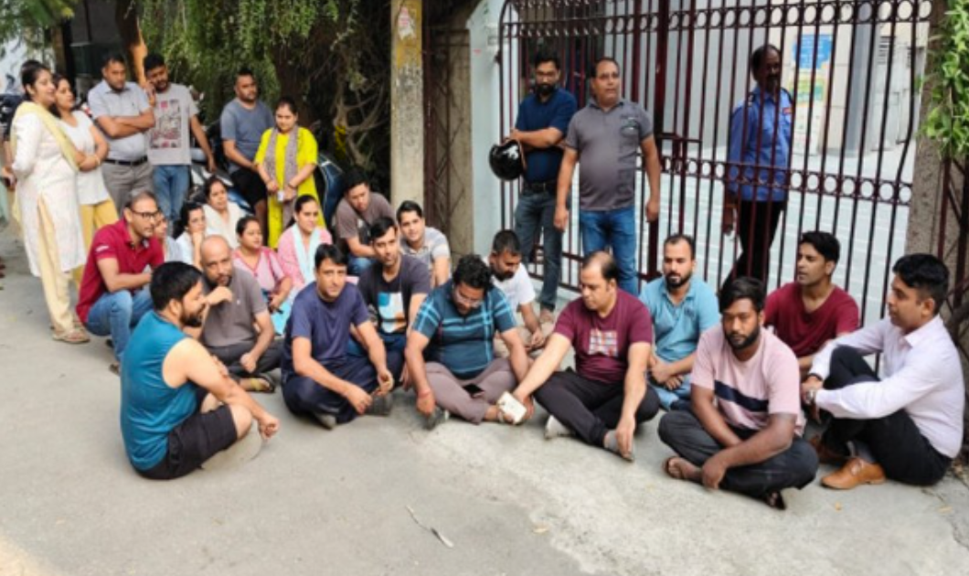 Noida News : एक और स्कूल में Bad Touch का मामला आया सामने, पैरंट्स ने किया हंगामा