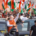 पीएम मोदी के रोड शो में पहुंचा "Sofiya Qureshi" का परिवार, मोदी भी हुए भावुक